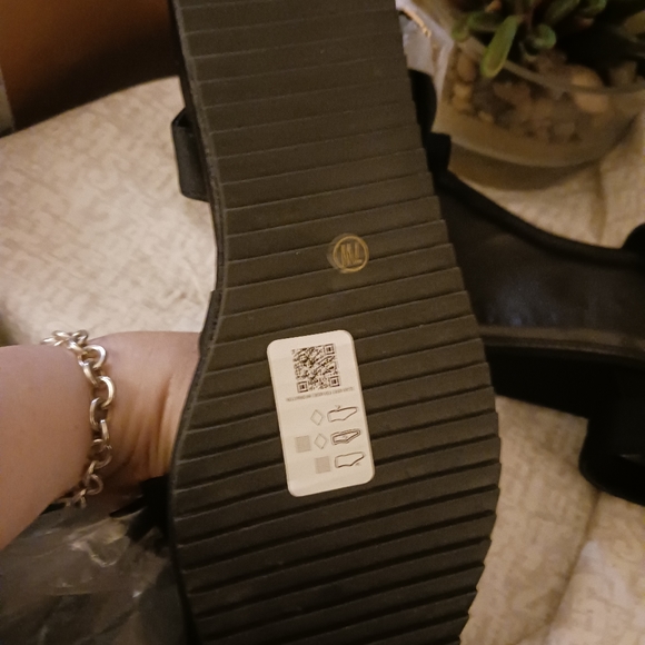 Ankle strap platforms - Picture 2 of 6